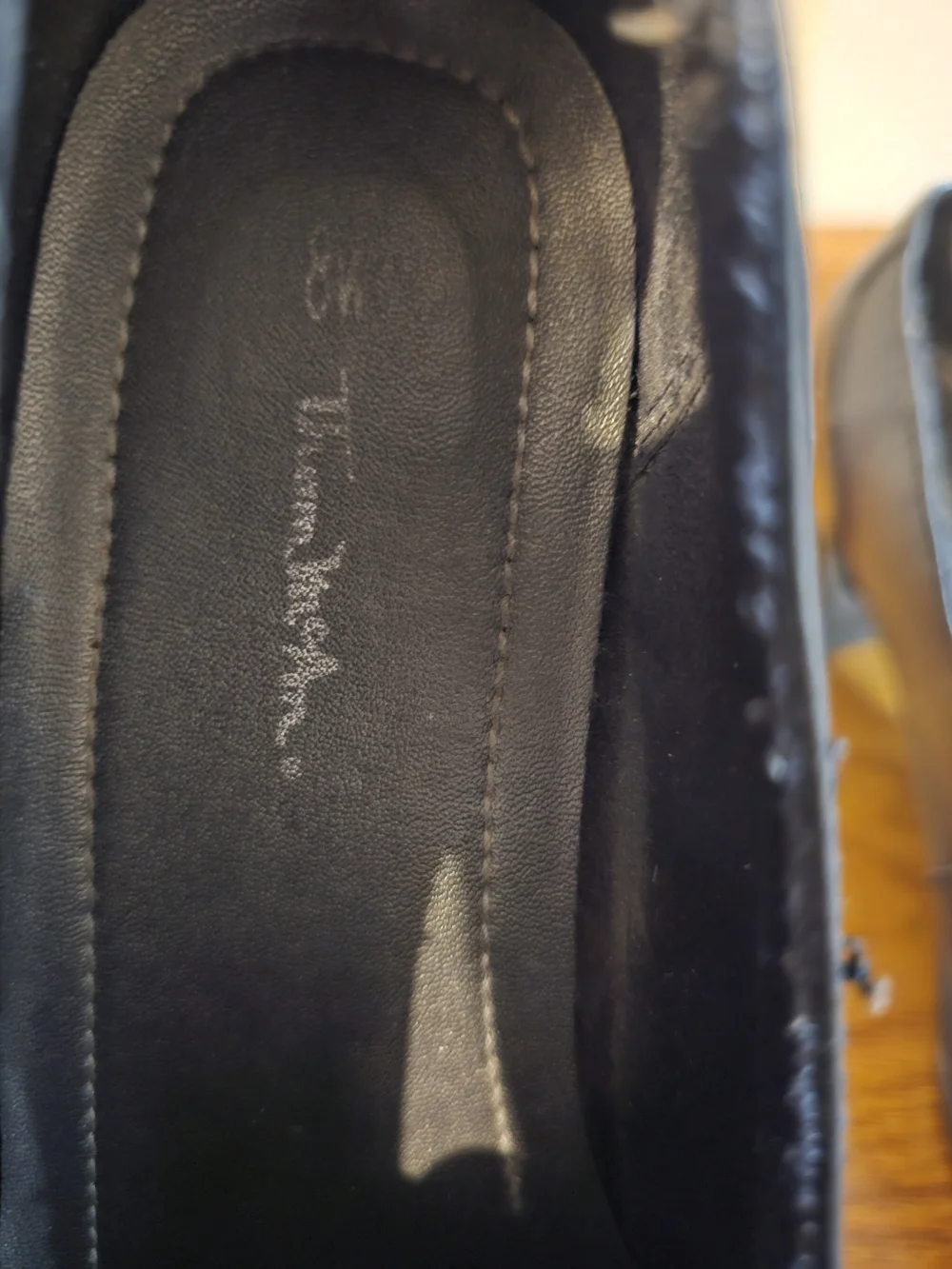 Black Leather Womens Slip-On Heels Thomas McCan Sz 8